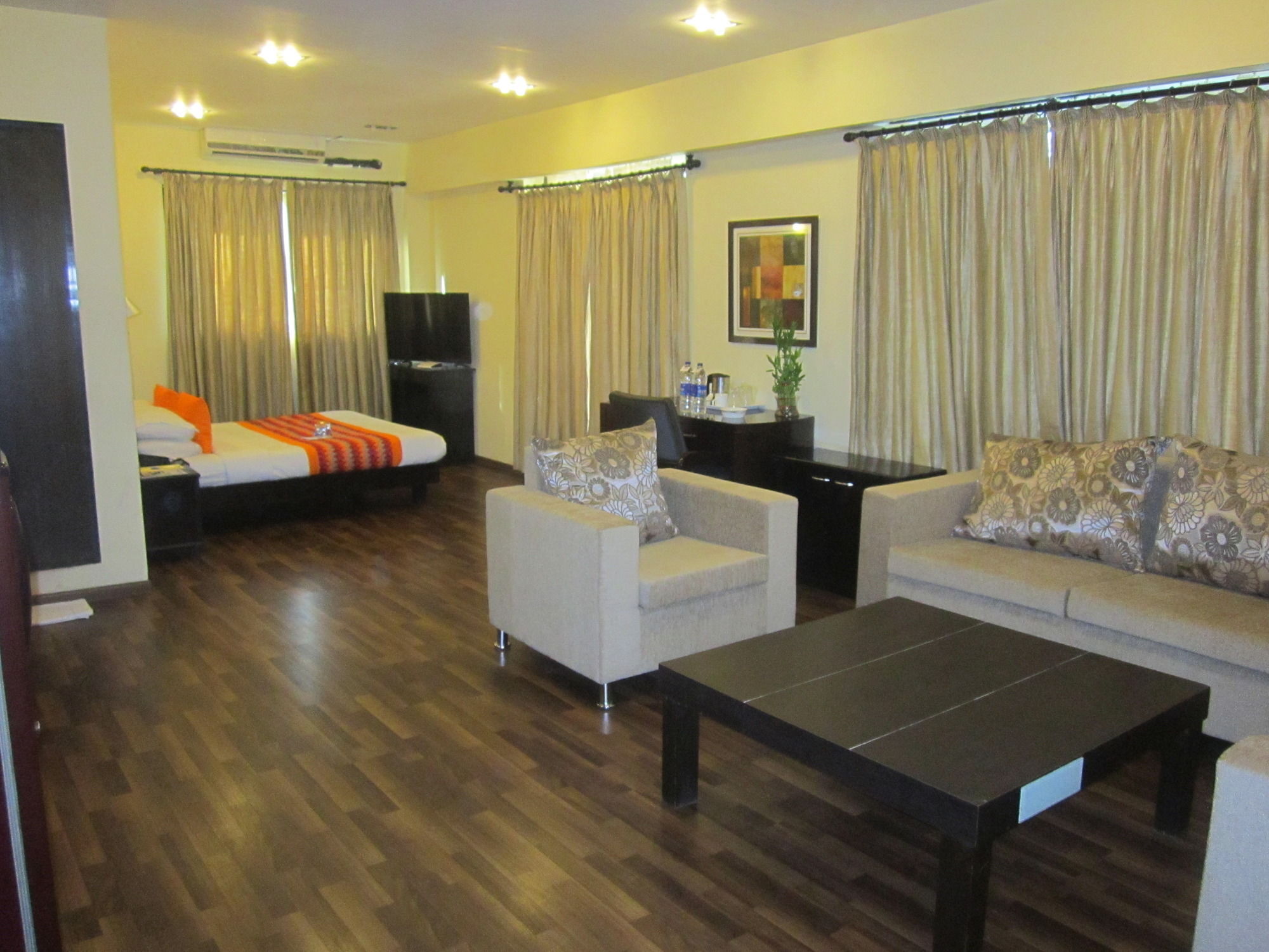 Hotel Orritel West Mumbai Exterior photo